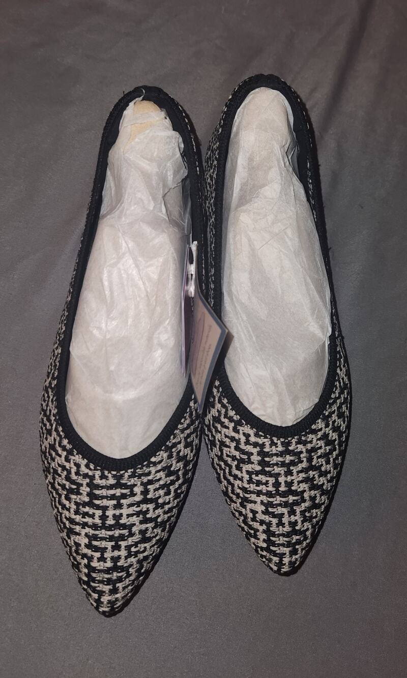 Skechers Women's Cleo Allure Chic Flats Black White Point Dress 8.5